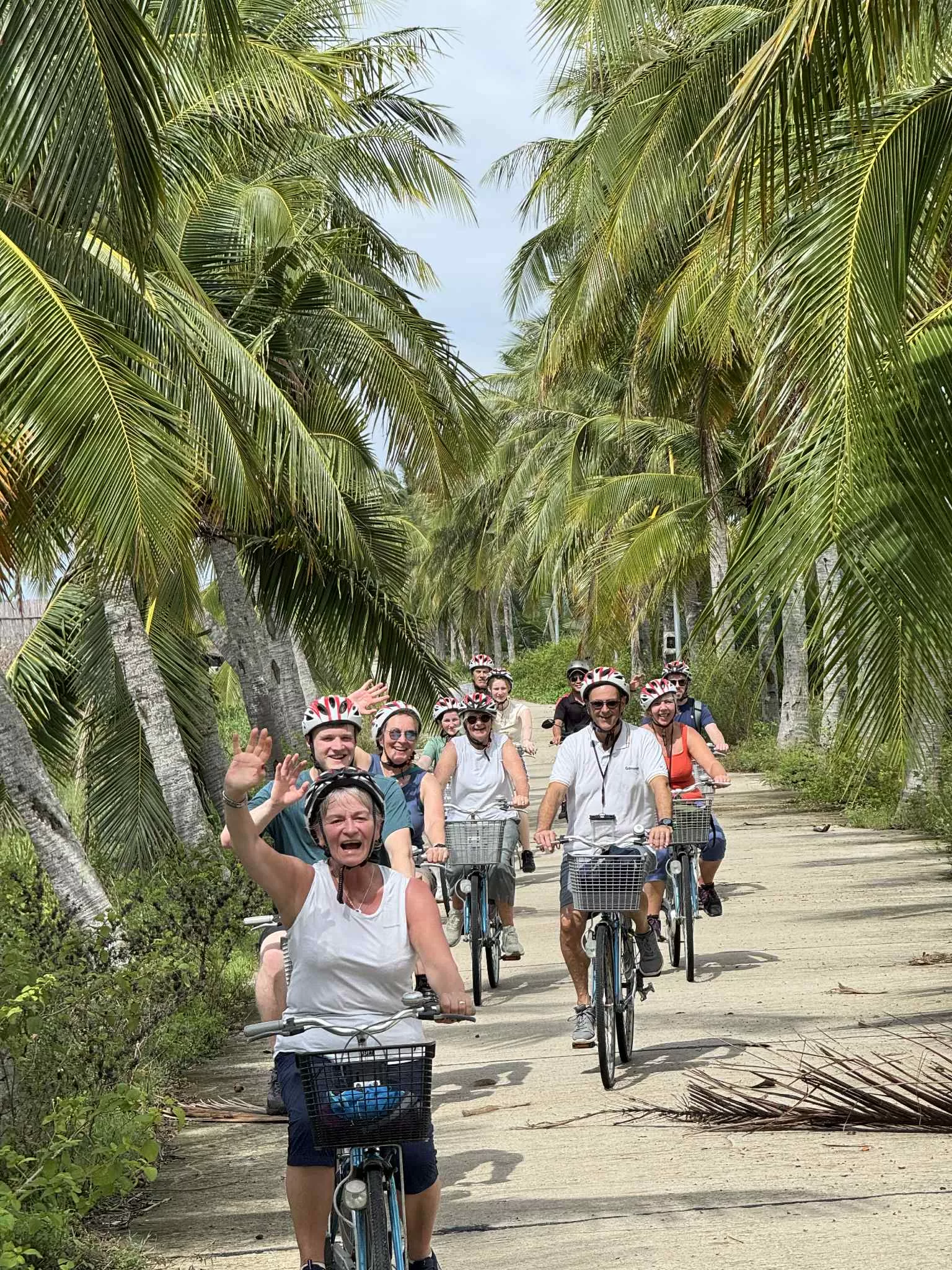 Hoi An Countryside Bicycle Tour: Tra Que Village, Basket Boats, Fish Sauce Making & River Cruise